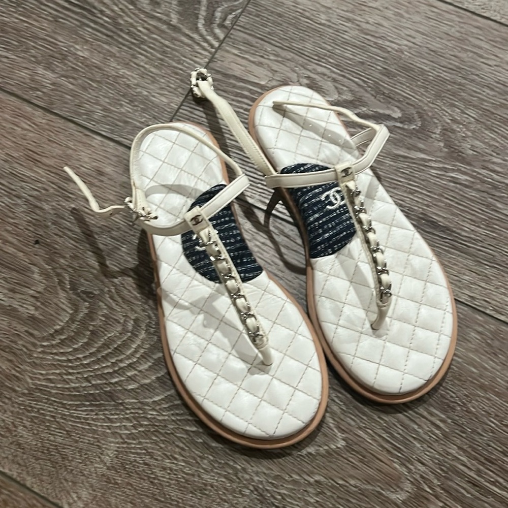 Chanel Sandels